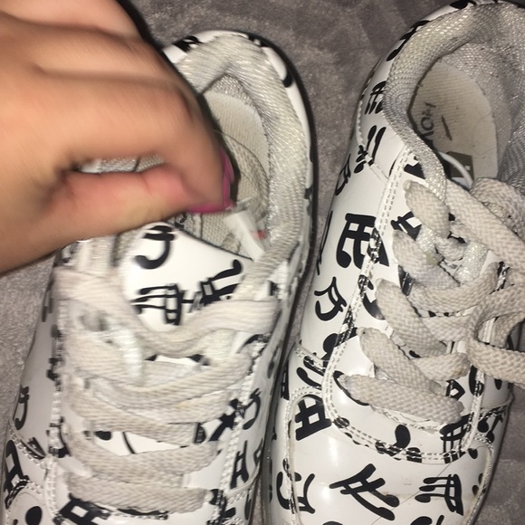 Rechargeable LED Sneakers - Picture 5 of 7